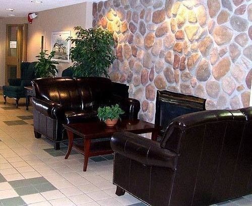 Travelodge By Wyndham Lacombe